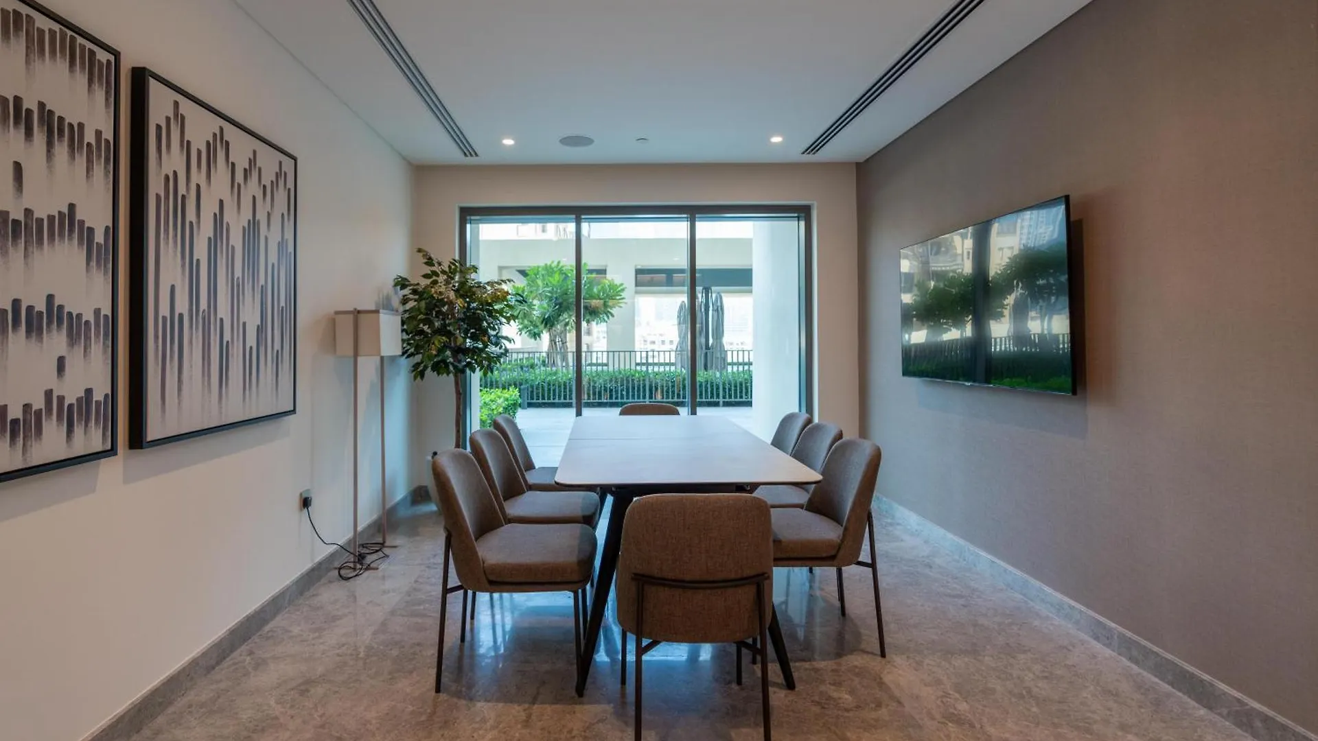 Burj Royal - Across Dubai Mall & Burj Khalifa Apartment
