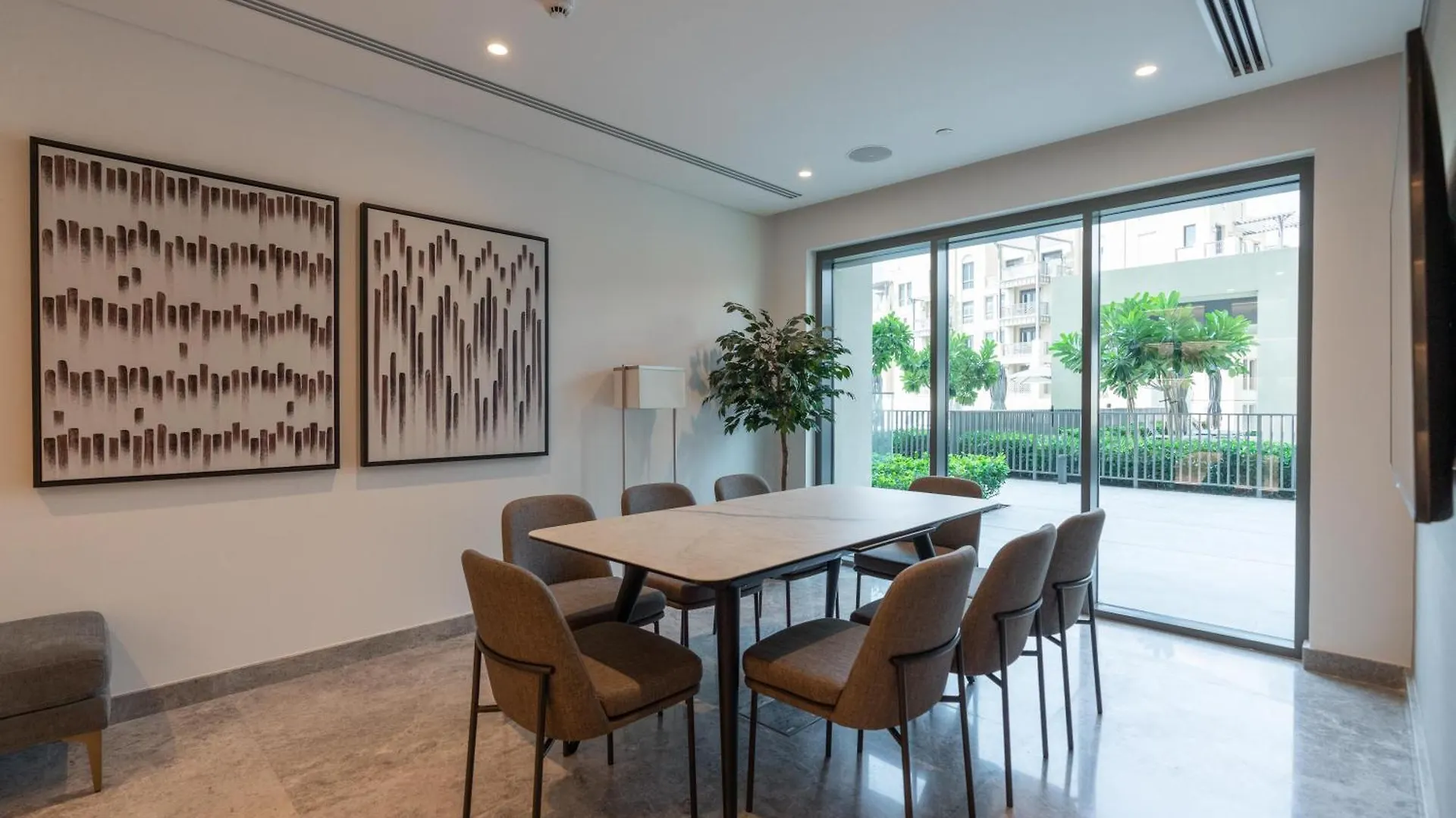 Burj Royal - Across Dubai Mall & Burj Khalifa Apartment